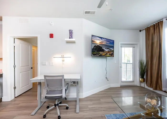 Resort Style - Pool View - Hotub - Moffitt - Pet - Mid Term Rental - Gated - Gym - Wifi - Usf - Elevators - Long Stay