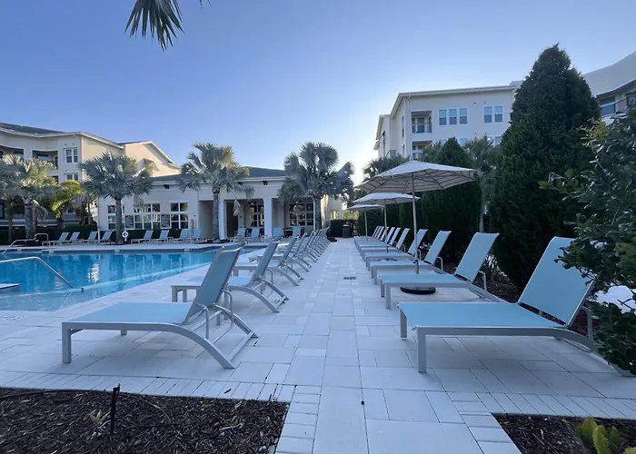 Resort Style - Pool View - Hotub - Moffitt - Pet - Mid Term Rental - Gated - Gym - Wifi - Usf - Elevators - Long Stay