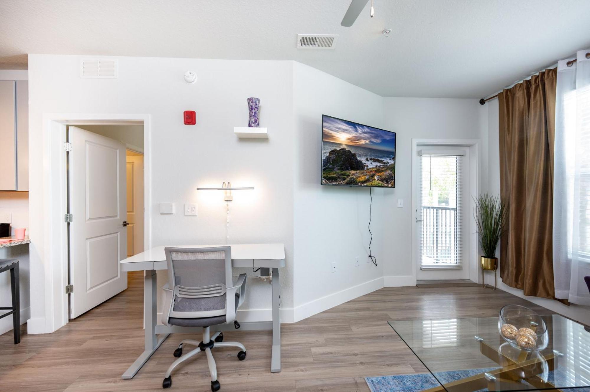 Appartement Style - Pool View - Hotub - Moffitt - Pet - Mid Term - Gated - Gym - Wifi - Usf - Elevators - Long